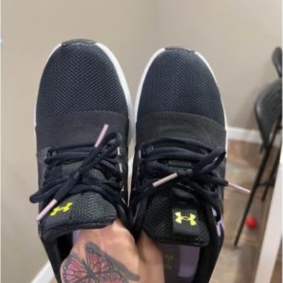 Womens size 7.5 under armour shoes - Picture 4 of 5